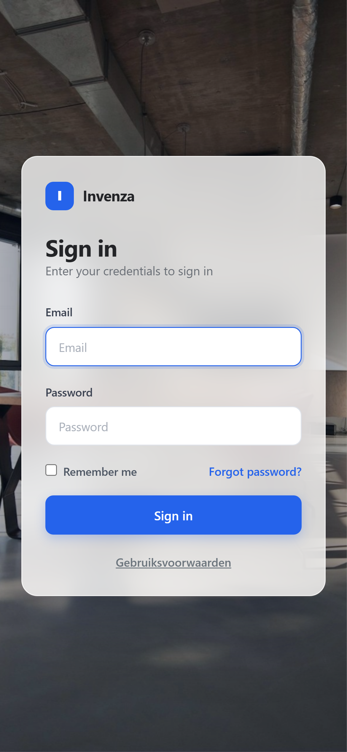 Het aanmeldscherm van Invenza met de velden Email en Password en de blauwe knop Sign in
