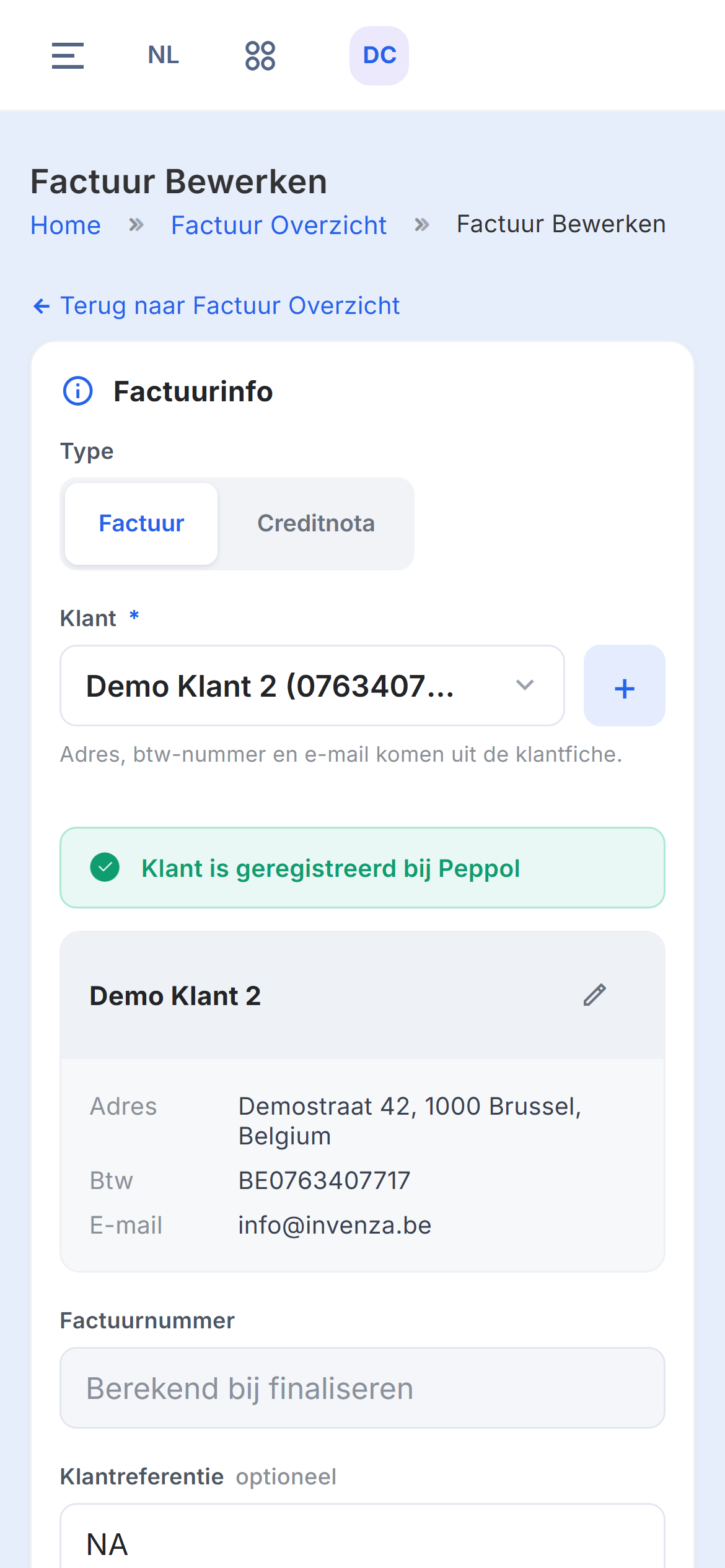 Het scherm Factuur Bewerken met de klant en de artikelregel die uit de offerte zijn overgenomen