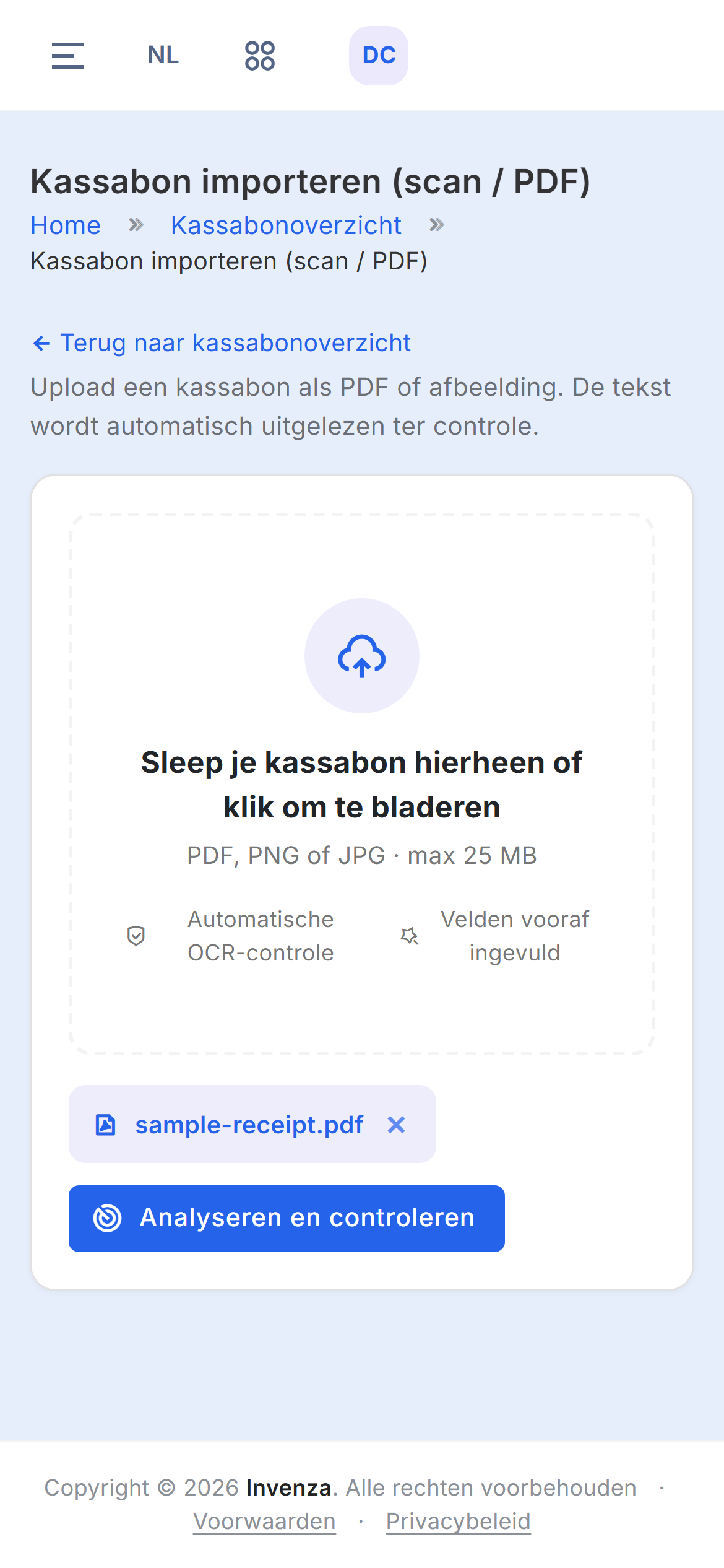 Dezelfde uploadpagina met onder het uploadvak de naam van het gekozen bestand en de knop Analyseren en controleren