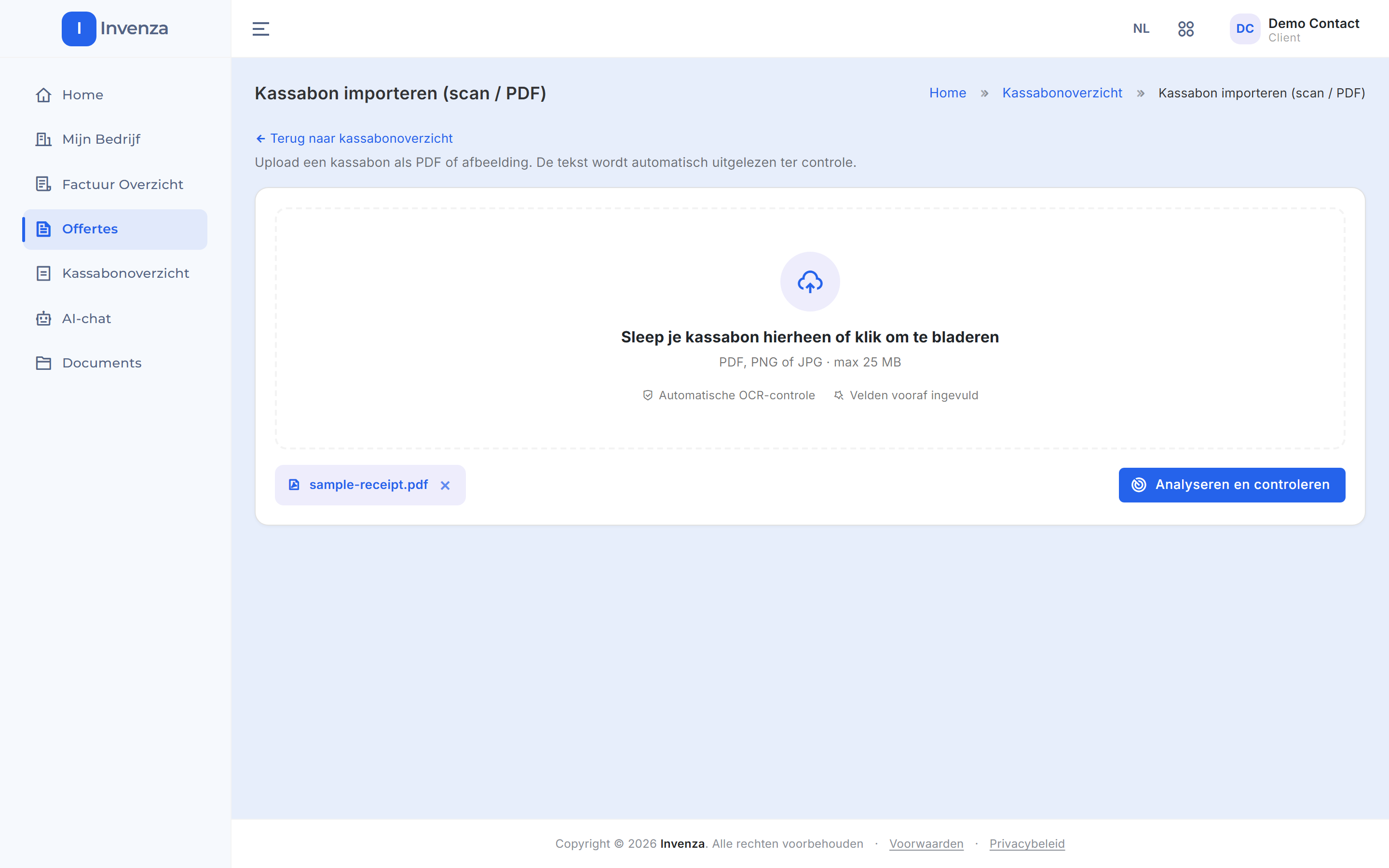 Dezelfde uploadpagina met onder het uploadvak de naam van het gekozen bestand en de knop Analyseren en controleren
