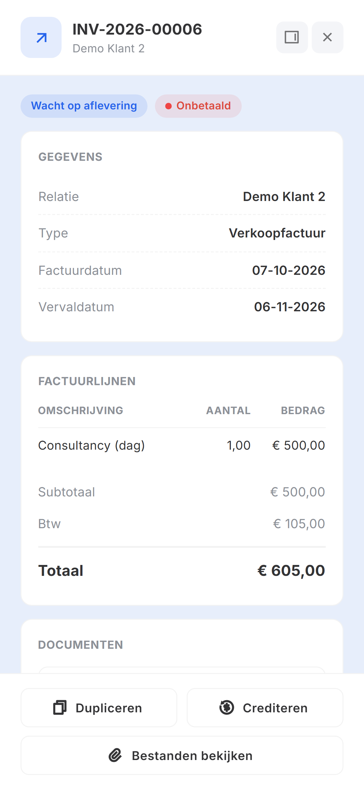 Het detailpaneel van een conceptfactuur met de blokken Gegevens, Factuurlijnen en Documenten en onderaan de actieknoppen