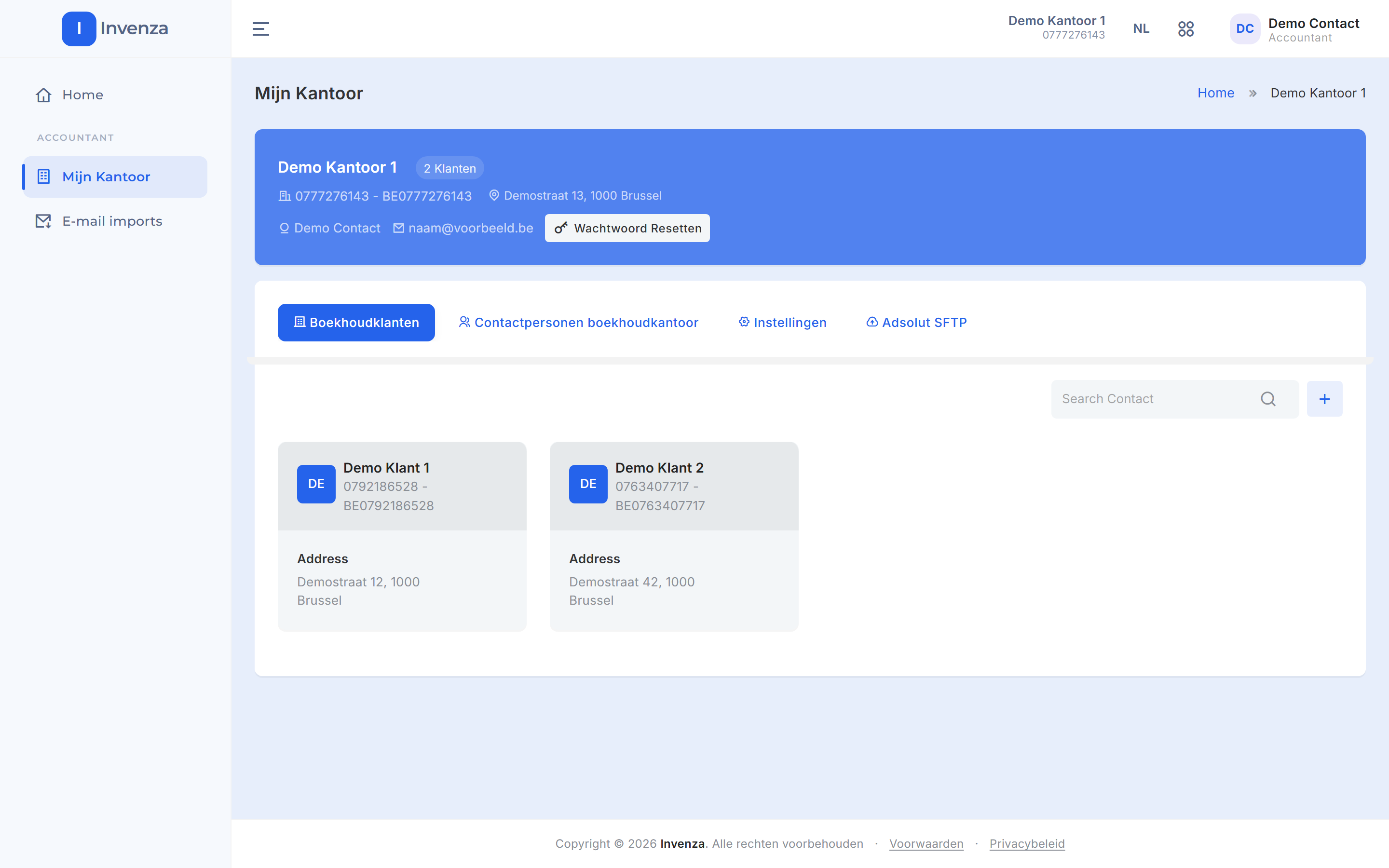 Mijn Kantoor met bovenaan de blauwe balk van Demo Kantoor 1: aantal klanten, ondernemings- en btw-nummer, adres, contactpersoon en e-mailadres, en daaronder de tabbladen Boekhoudklanten, Contactpersonen boekhoudkantoor, Instellingen en Adsolut SFTP