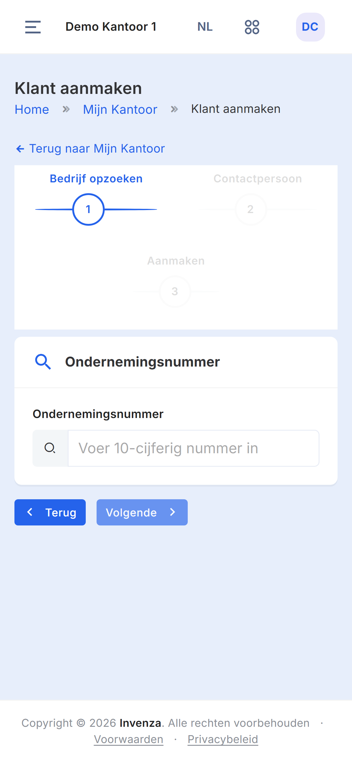 De pagina Klant aanmaken met bovenaan de drie stappen Bedrijf opzoeken, Contactpersoon en Aanmaken, een leeg veld Ondernemingsnummer en de knoppen Terug en Volgende