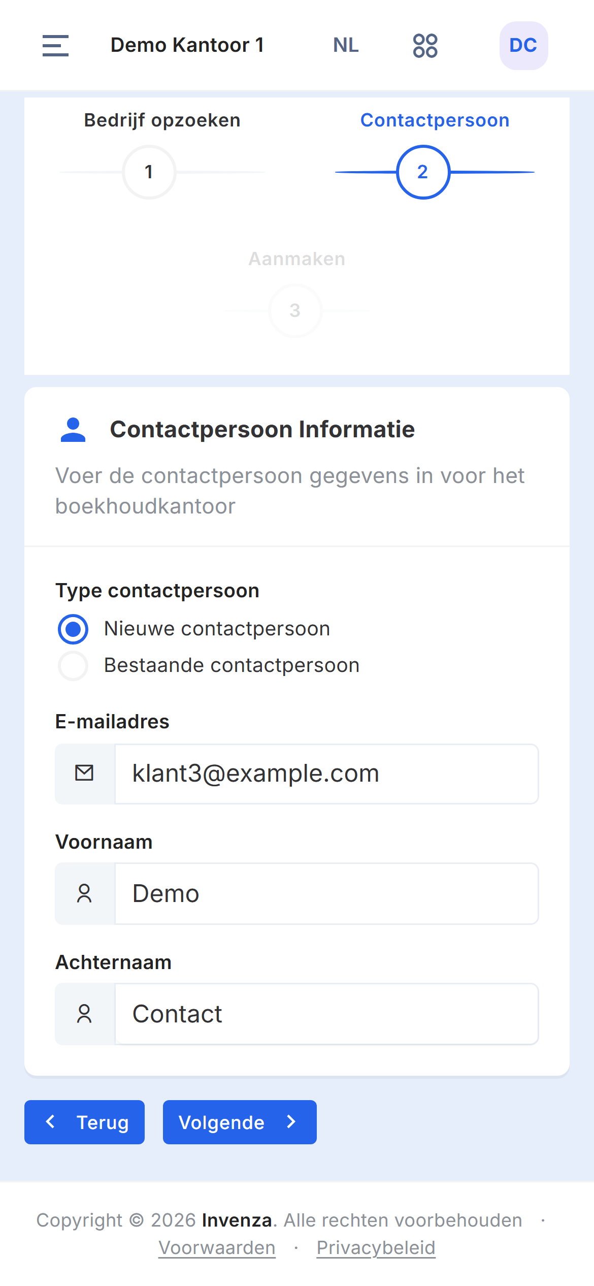 De stap Contactpersoon Informatie met de keuze Nieuwe contactpersoon of Bestaande contactpersoon en ingevulde velden E-mailadres, Voornaam en Achternaam
