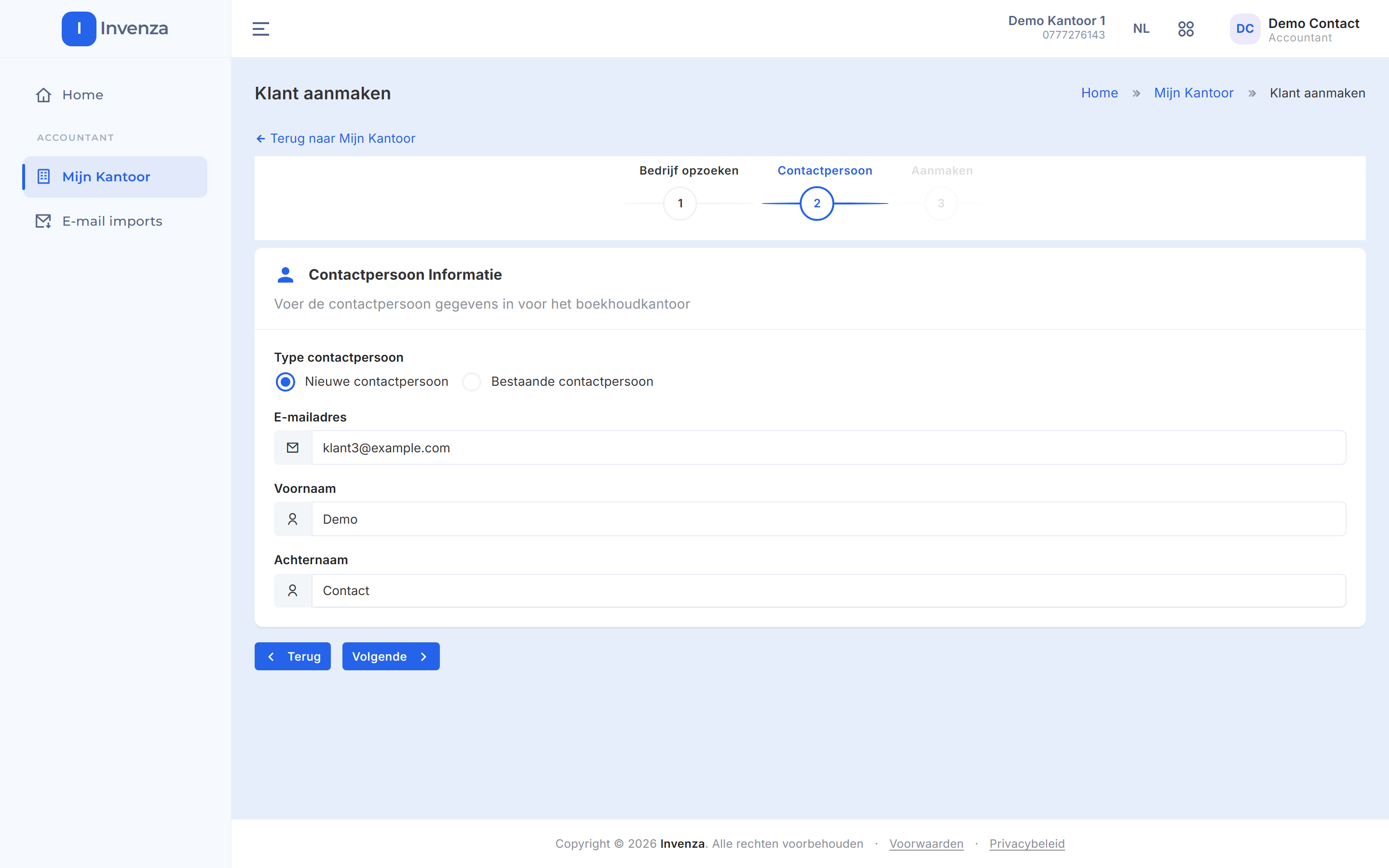 De stap Contactpersoon Informatie met de keuze Nieuwe contactpersoon of Bestaande contactpersoon en ingevulde velden E-mailadres, Voornaam en Achternaam