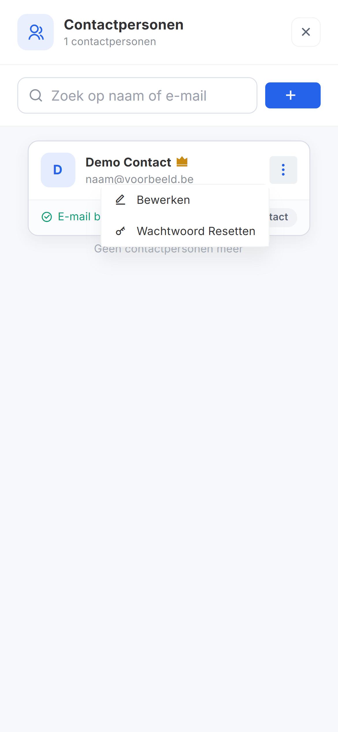 Het menu naast de contactpersoon met de keuzes Bewerken en Wachtwoord Resetten